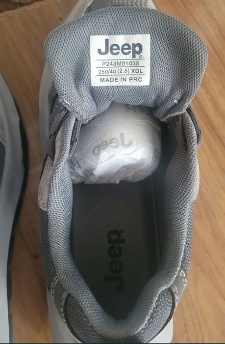 Продам кросовки Jeep