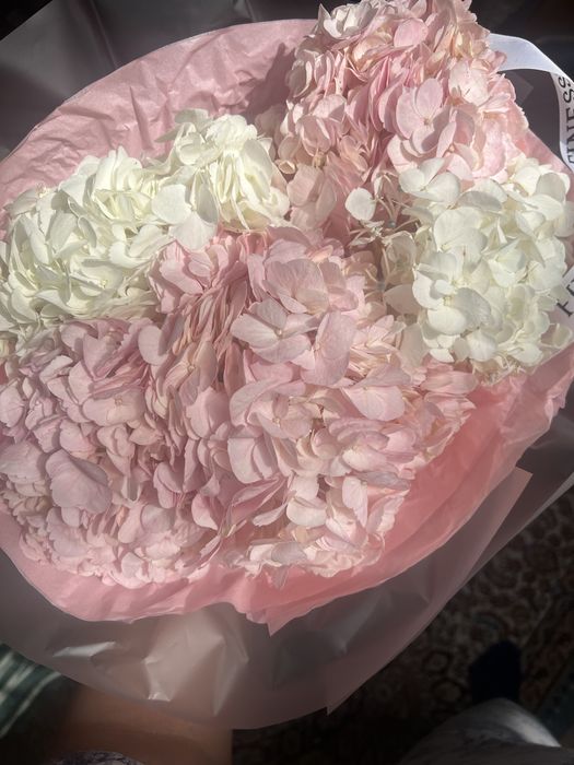 Цветы свежие. Ауэзовский