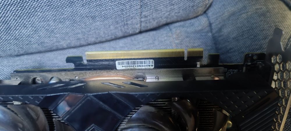 Продам видеокарту RTX2060 6gb DDDR6