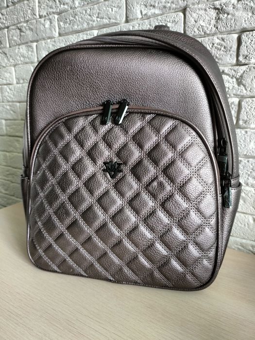 Продам женскую сумку-рюкзак