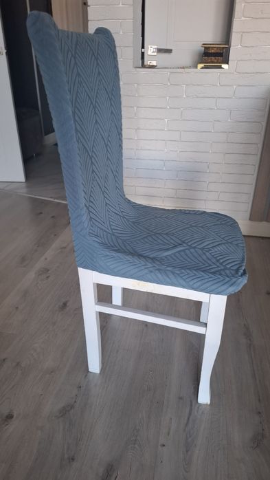 Стул деревянный.