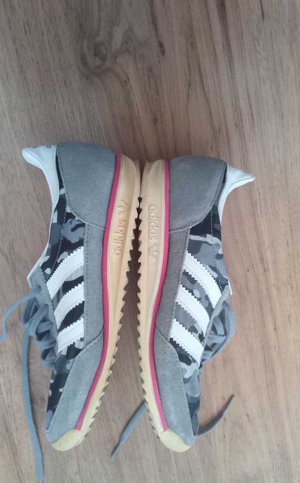 Оригинални летни маратонки Adidas UK 4.5 стелка 23,5см