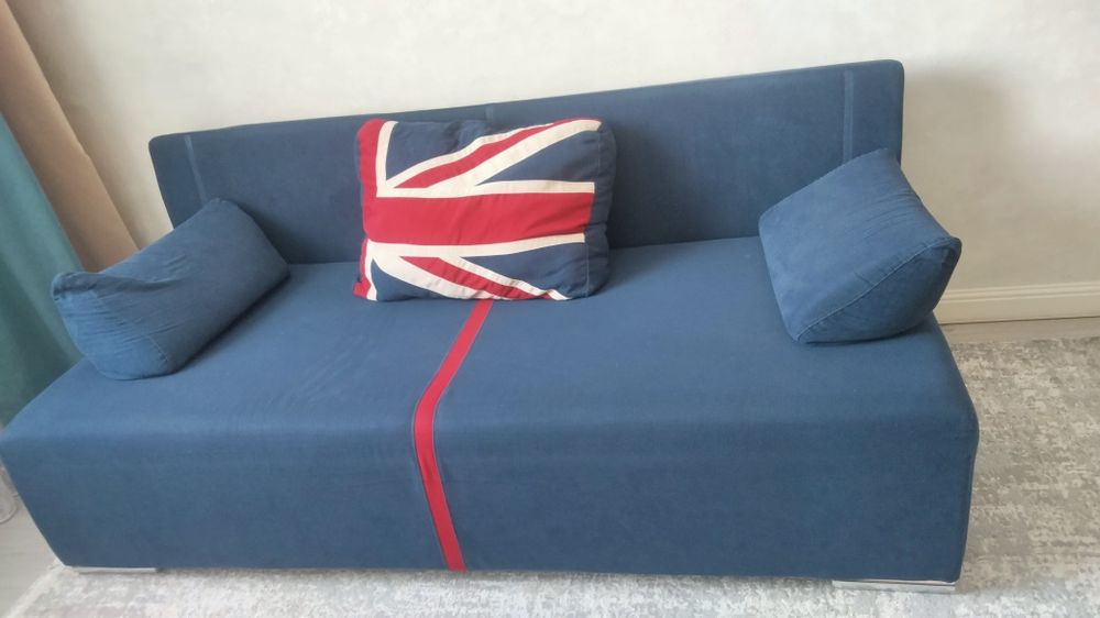 Продаю Диван в хорошем состоянии срочно