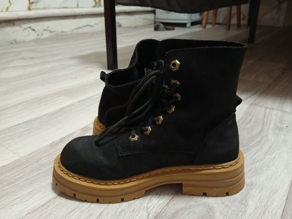 продам женские ботинки