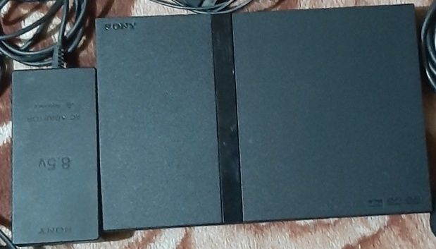 Vând PlayStation 2 stare bună funcționabil