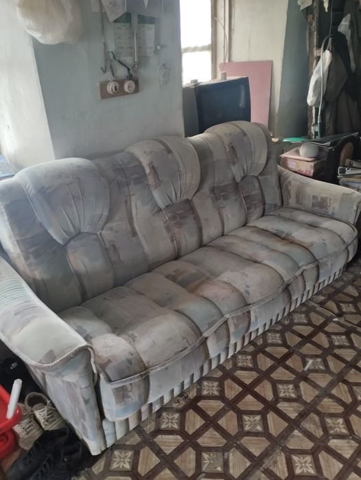 Продаю диван вместе с двумя креслами