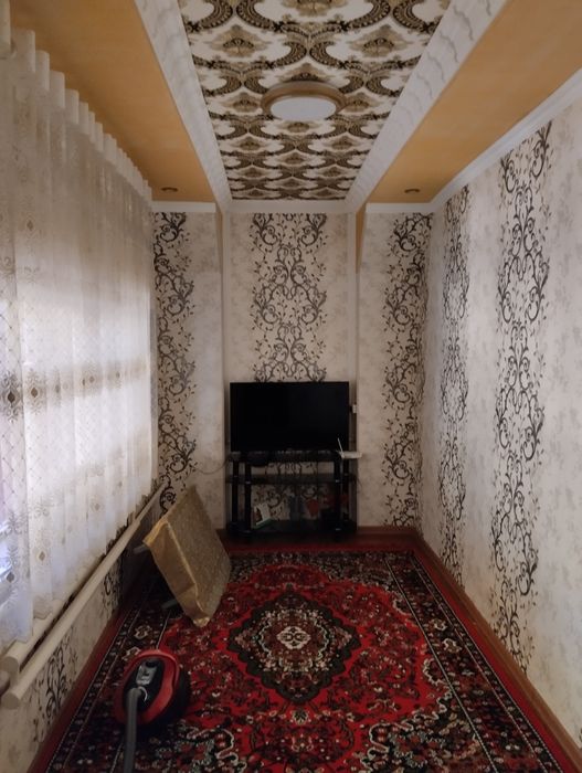 Ховли Уй сотилади.Кирпичныйда Амангельды кучаси.Нархы:65.000 && келиша