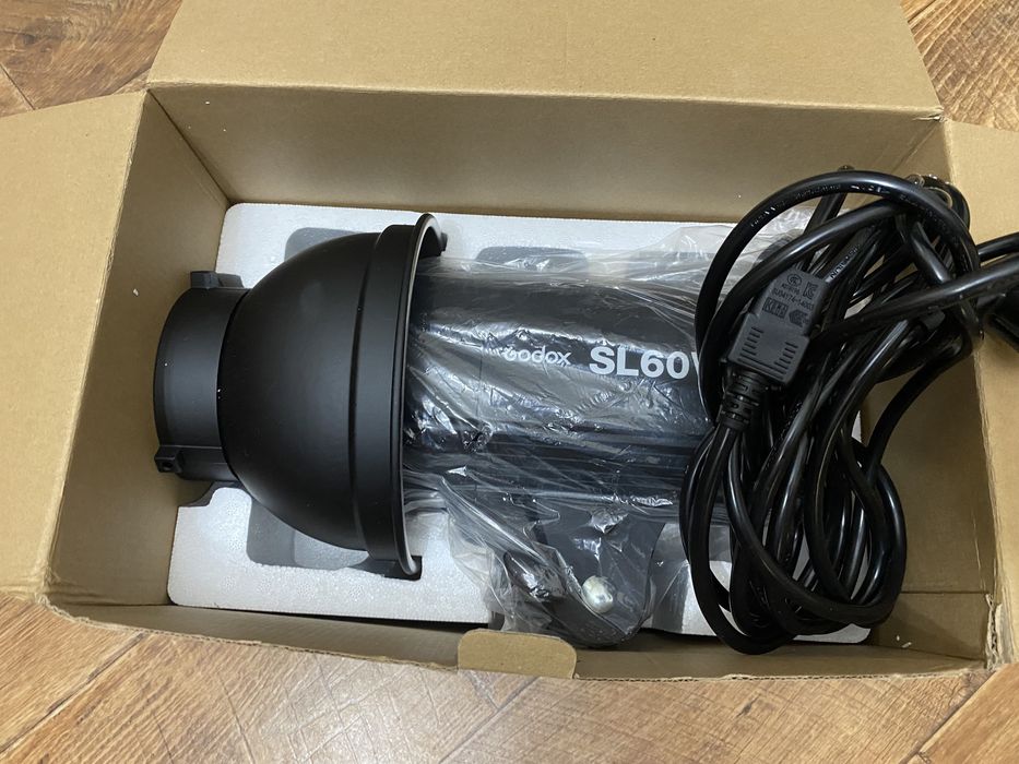 Продам Godox SL60W с софтбоксом