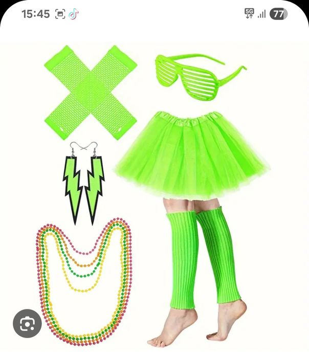 Vând costum pentru fete