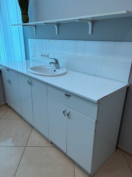 Мебель для кухни или кабинета врача