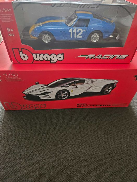 Bburago Ferrari Daytona SP3 1:18 signature series;Ferrari GTO 250 1:24