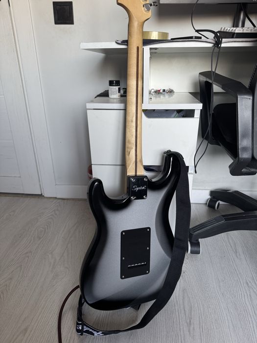 Продам электрогитару