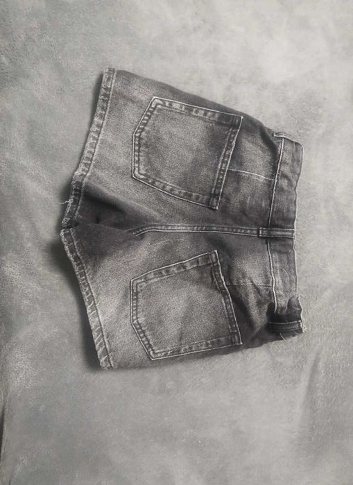 Pantaloni scurti blugi (model fustita in fata) marimea 13-14 ani