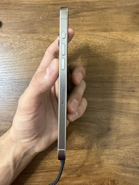 15 Pro max 256gb с разбитым стеклом