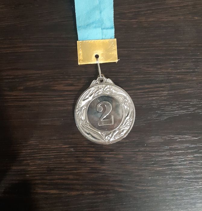 Продам медали|ремешок в подарок