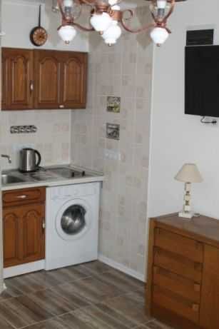 Дава се под наем Едностаен апартамент в Бургас, Център - 27 кв.м за 160 € - Снимка #3