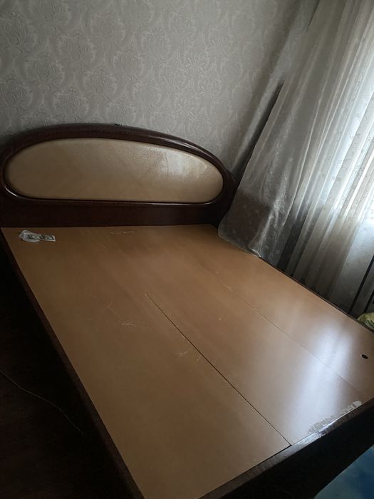 Коовать с двумя тумбами продам
