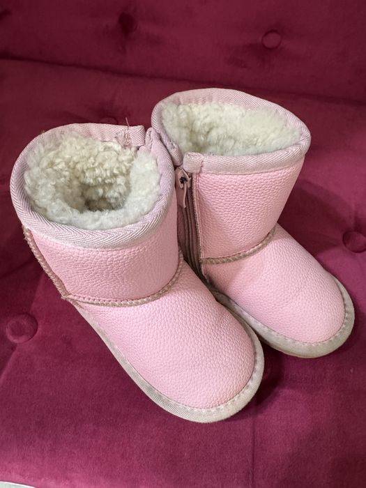 Продам детскте угги