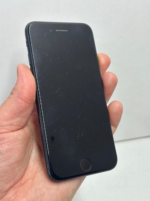 Продам Айфон Se 20 64г