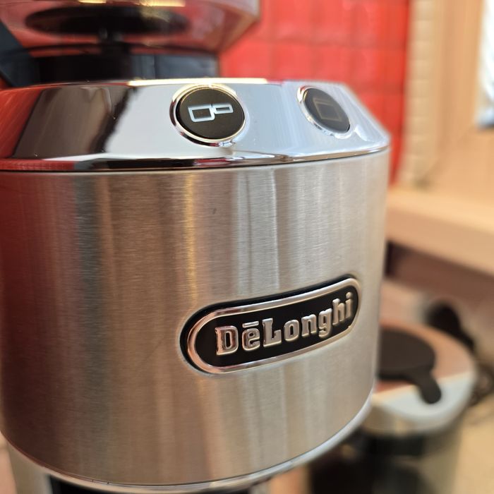 Кафемелачка DeLonghi Dedica KG520.M