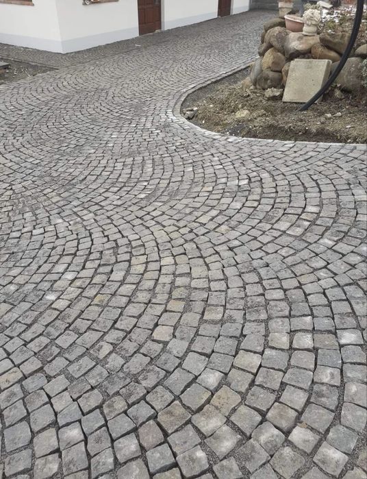 Vând piatră cubică naturală și montez