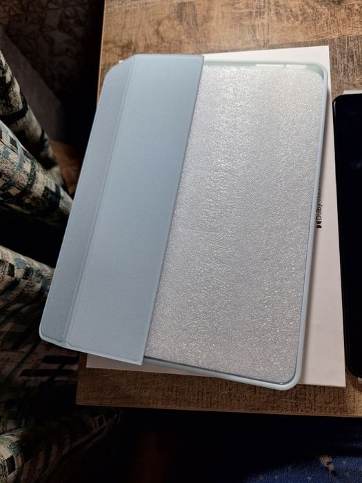 планшет xiaomi pad 6 8/256 гб. +чехол, стекло стоит.
