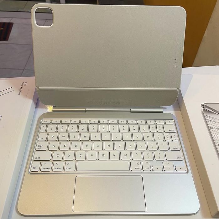 iPad 11 Magic Keyboard For M4,M5