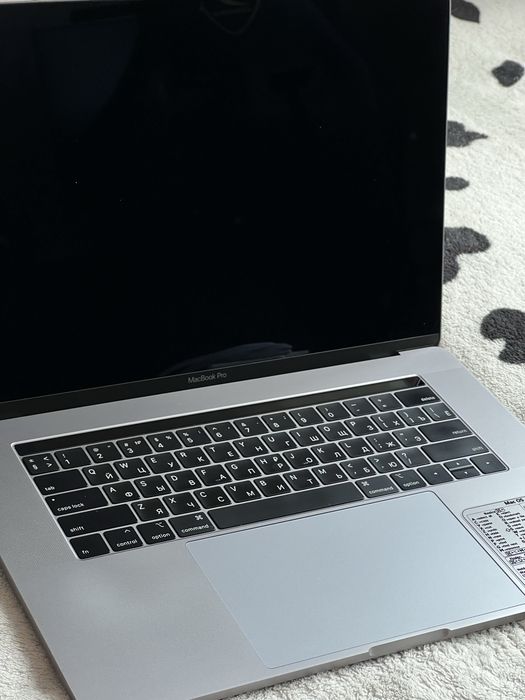 Продам MacBook Pro 15 2018