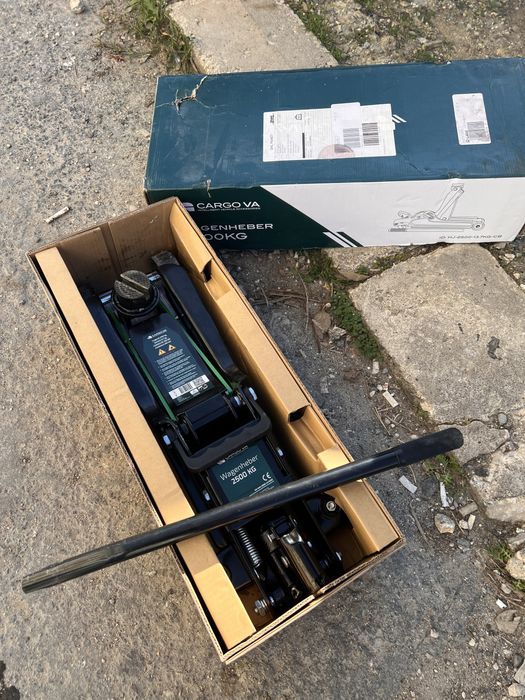 Хидравличен повдигач 2,5T