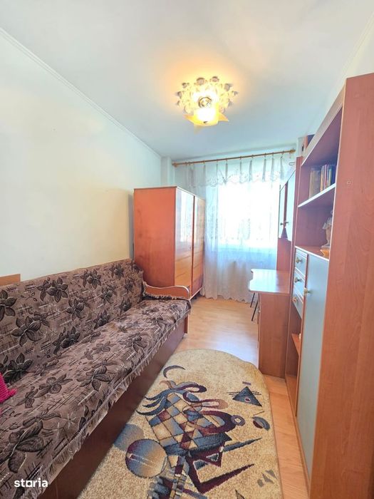 3 camere, decomandat, zonă ultracentrală, etaj intermediar, mobilat