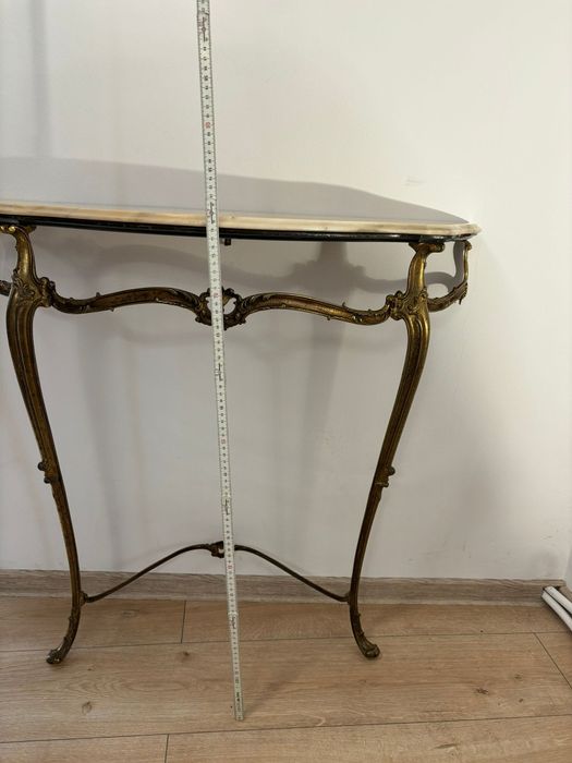 Vant o Consola antica de lemn și o consola de bronz