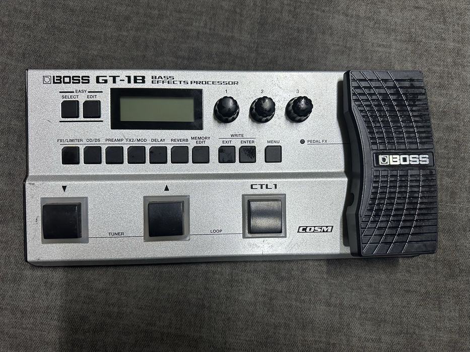 Басовый процессор Boss gt-1B