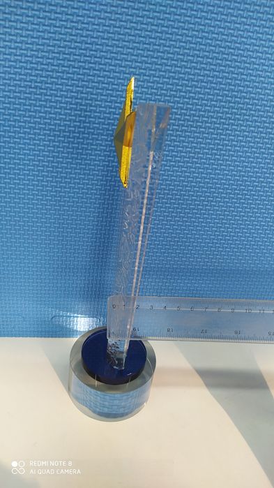 Статуэтки из толстого стекла