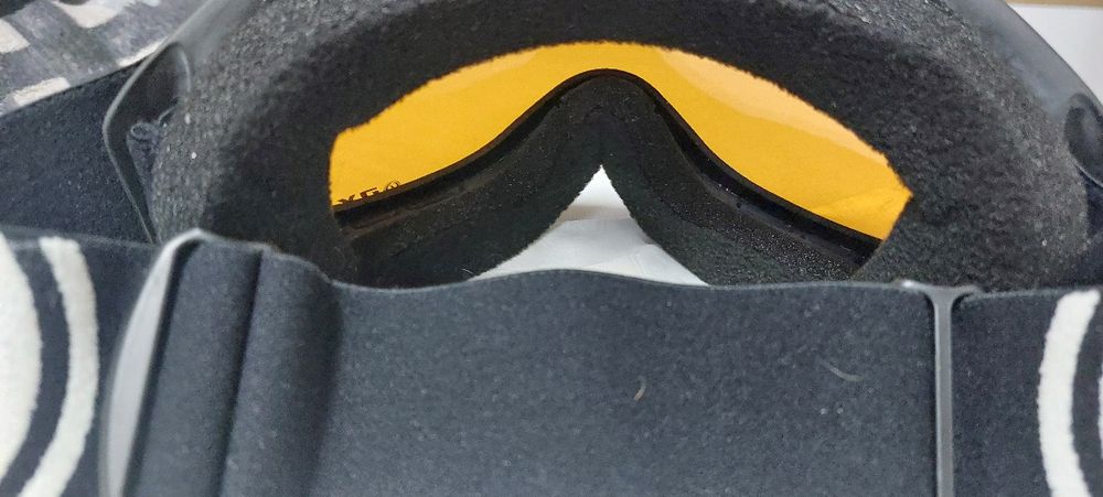 Продавам ски  HEAD