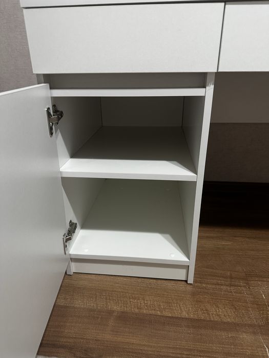 Белый учебный стол