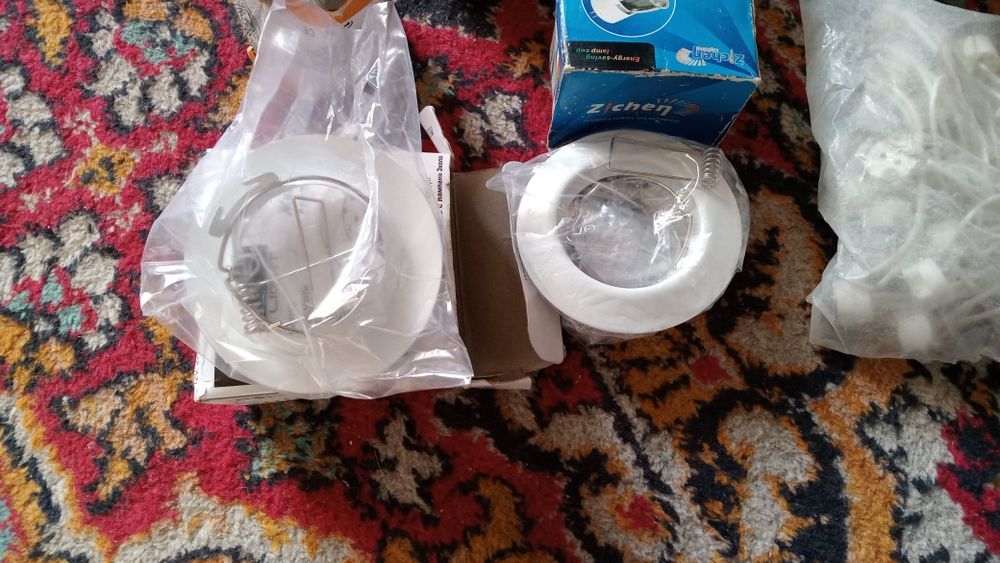 Продам лампочки светильники