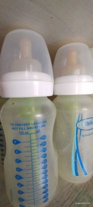 Бебешки бутилки Dr. Brown's и залагалки буики и чорапки