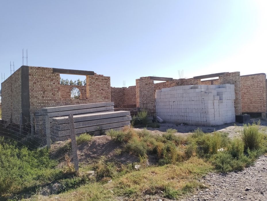 Uchastka sotiladi Yer maydoni 6 sotix   29ta Plita  150ta shefir