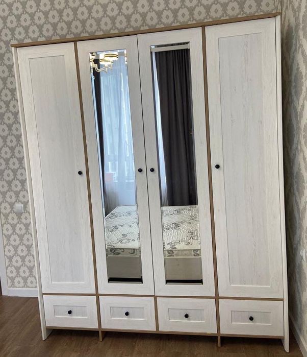 Шкаф спальный 3 секций