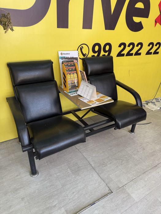 Кресло ожидания со столом