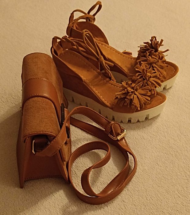 Комплект: чантичка и ЧИСТО НОВИ сандали на платформа - ИЗГОДНО!