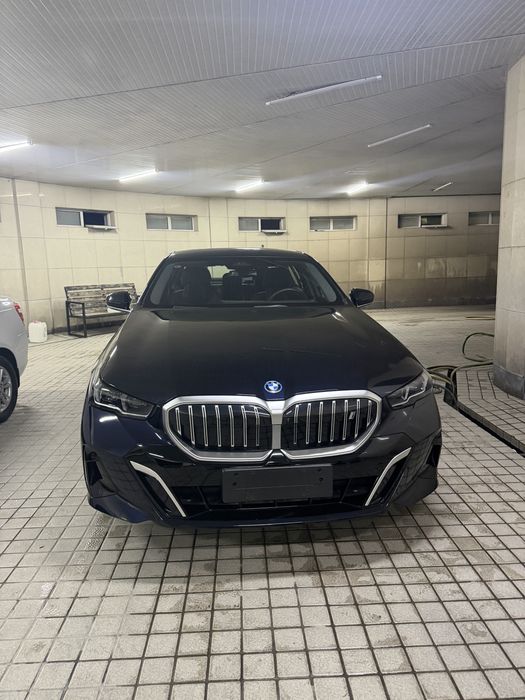 Bmw i5 40L 2025 yil