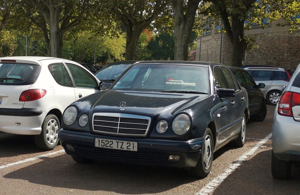 Mercedes E-Class (W210) 1995 - 2003 PIESE AUTO