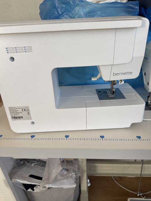 Продам швейнаю машинку