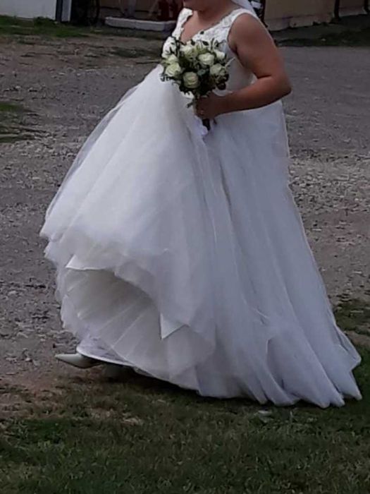 Rochie de mireasă in stare foarte bună, voal spaniol și corset inclus.