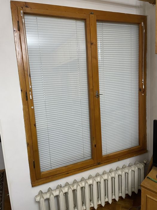 Подарявам запазена дървена дограма двойни врати и прозорци с щори