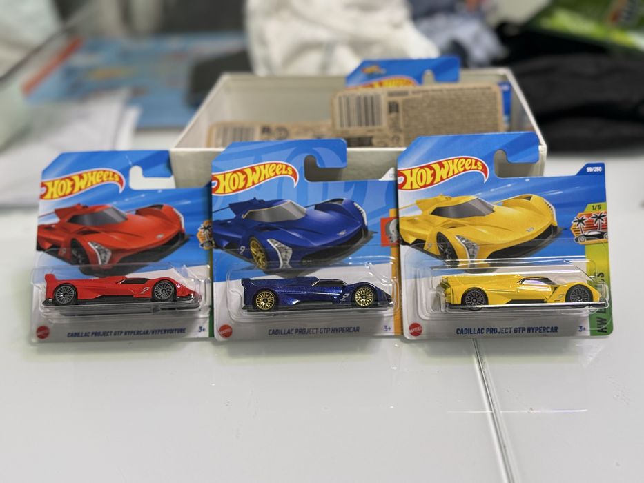 16 Чисто нови колички Hot Wheels