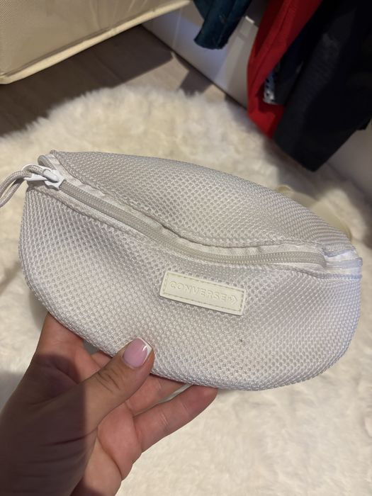 Дамски чанти Guess, LV, Converse …