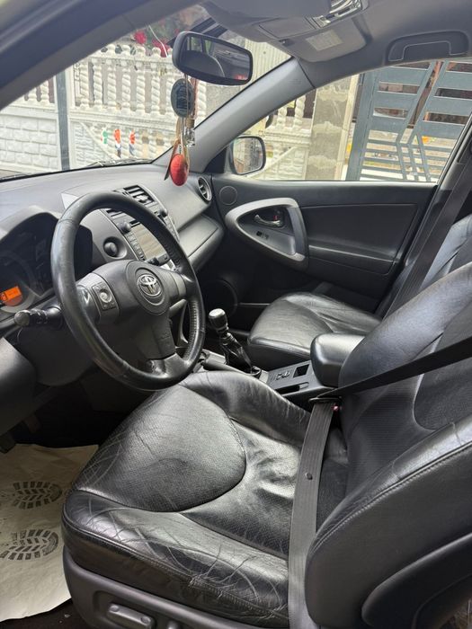 Vând Toyota Rav 4