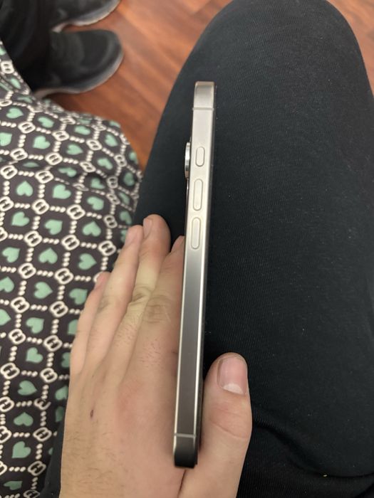 Продается айфон 16 про